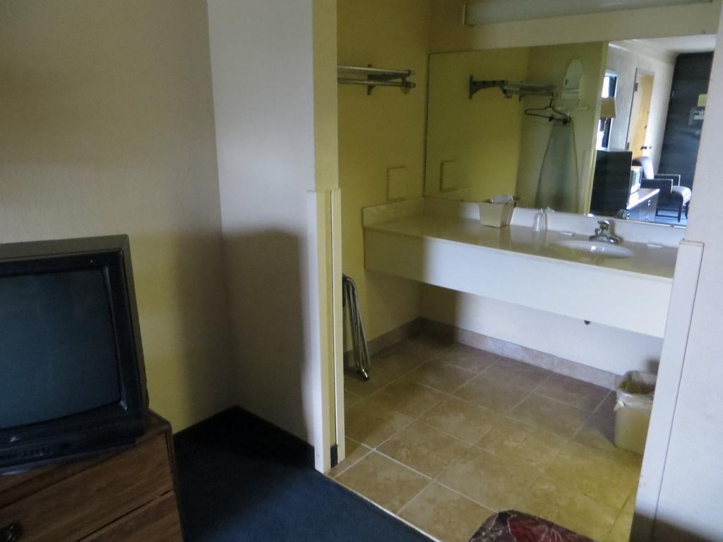 Budgetel Inn & Suites Macon Extérieur photo